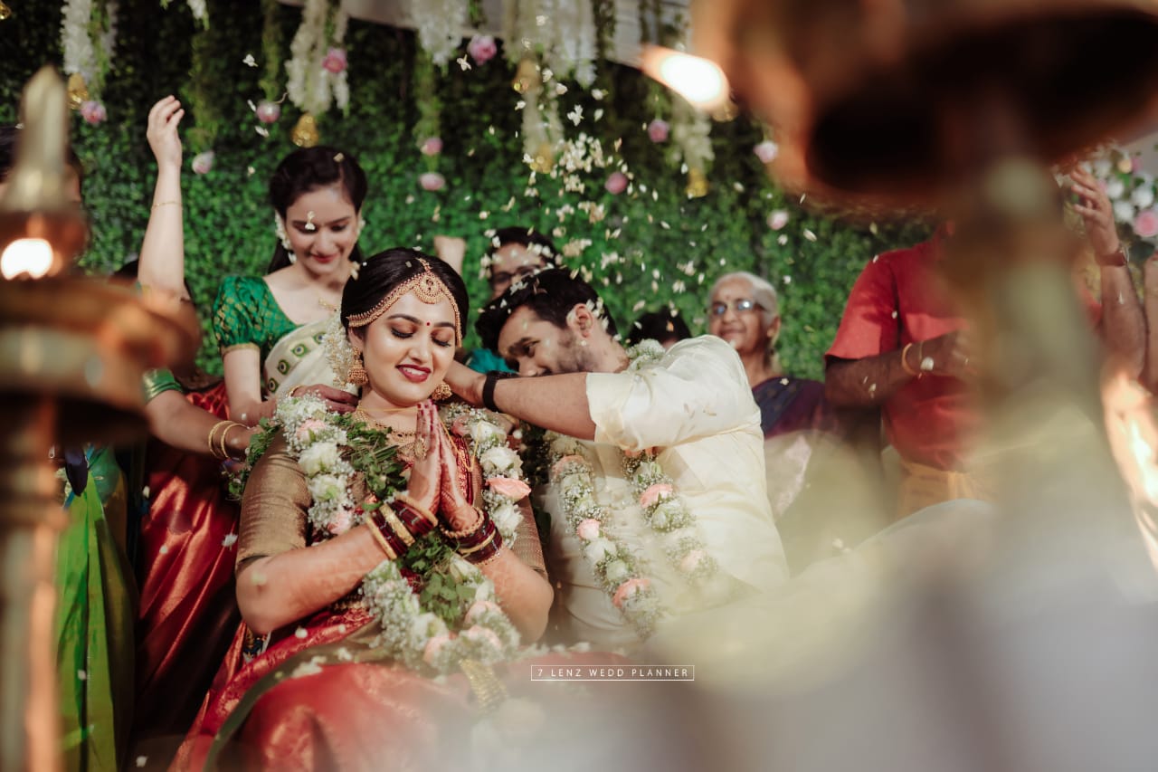 7 LENZ WEDD PLANNER