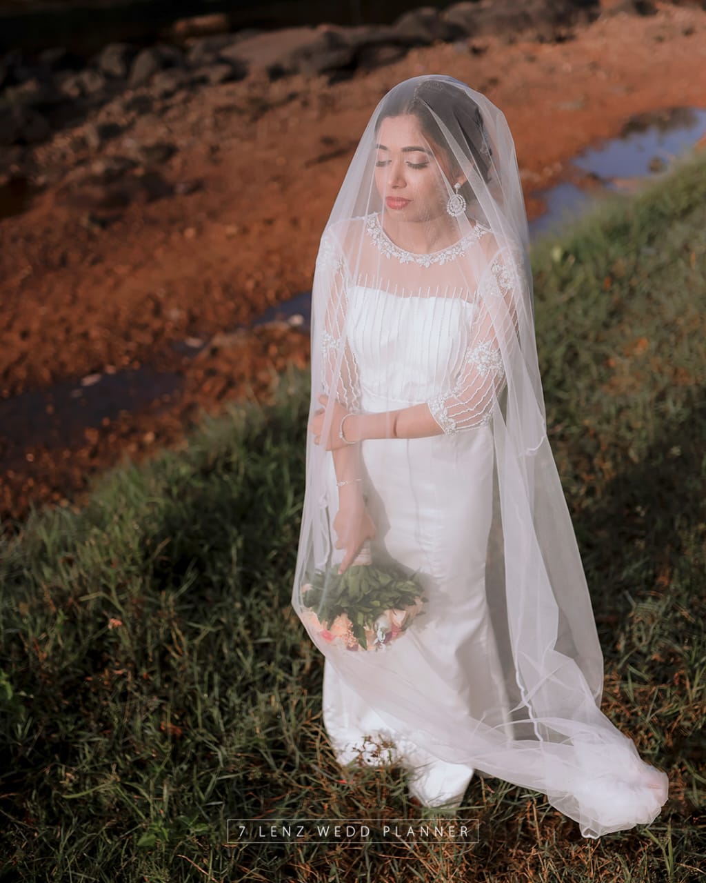7 LENZ WEDD PLANNER